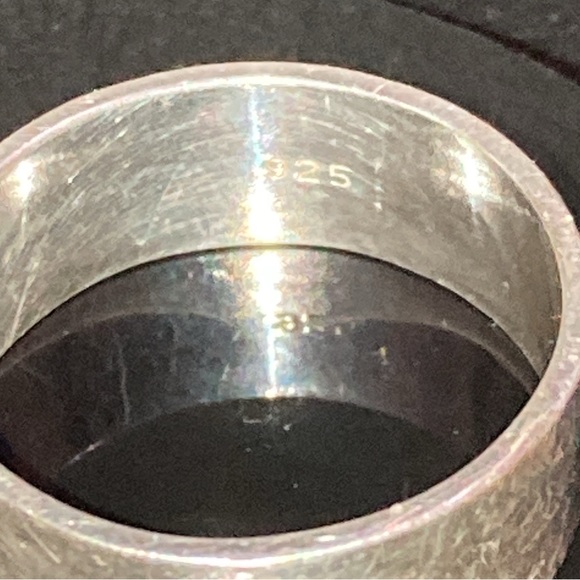 Vintage Sterling Silver ring with blue sapphire size 9. - Picture 3 of 6